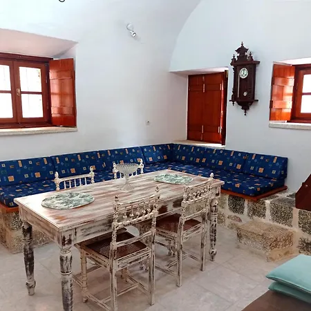 Villa Kapetan Matapas 16th Cen. Tower *