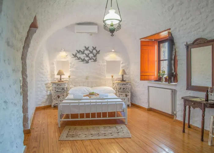 Kapetan Matapas 16th Cen. Tower Vila *