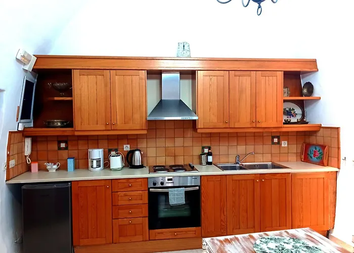 Villa Kapetan Matapas 16th Cen. Tower *