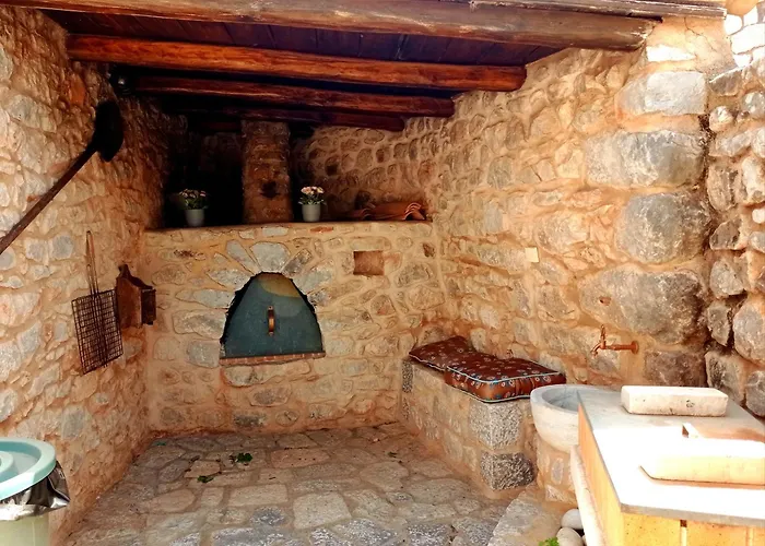 Kapetan Matapas 16th Cen. Tower * Areopoli